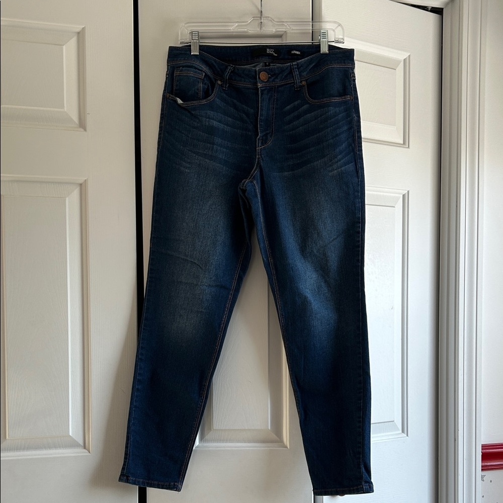 1811 skinny jeans - worn once. Size 12.